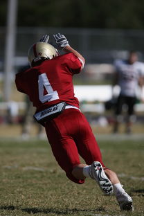 爱游戏中国官方网站平台-英超球队防守阵型转换对比赛控球率的影响分析，英超攻防转换