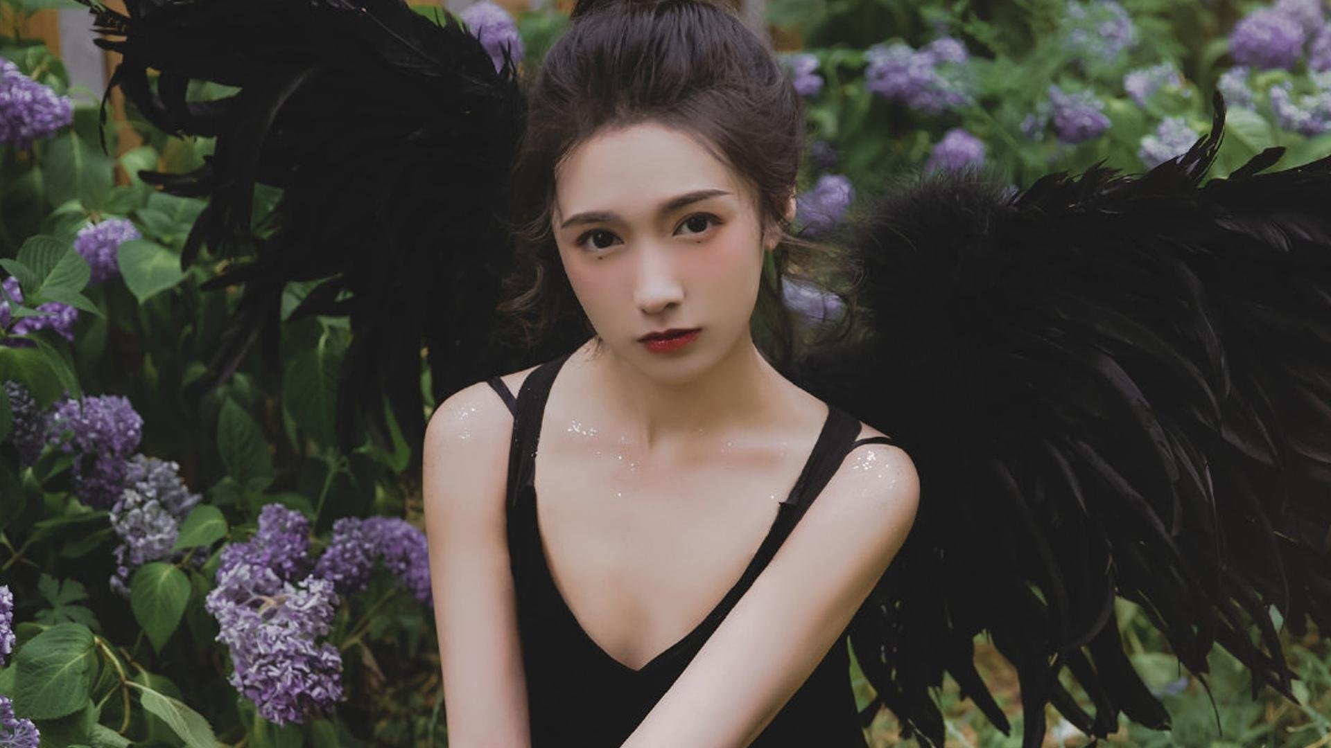 “高新体育中心:健力赛事展示力量与耐力的极致比拼”