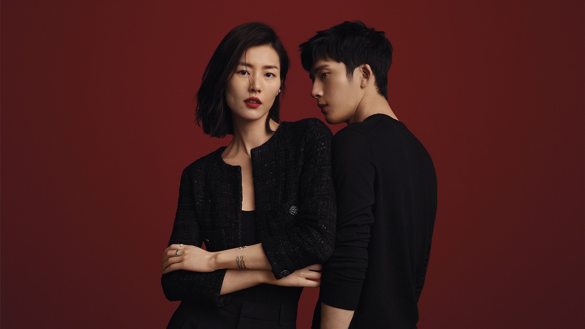 勇士后卫完成绝杀后队友热情拥抱,勇士组织后卫